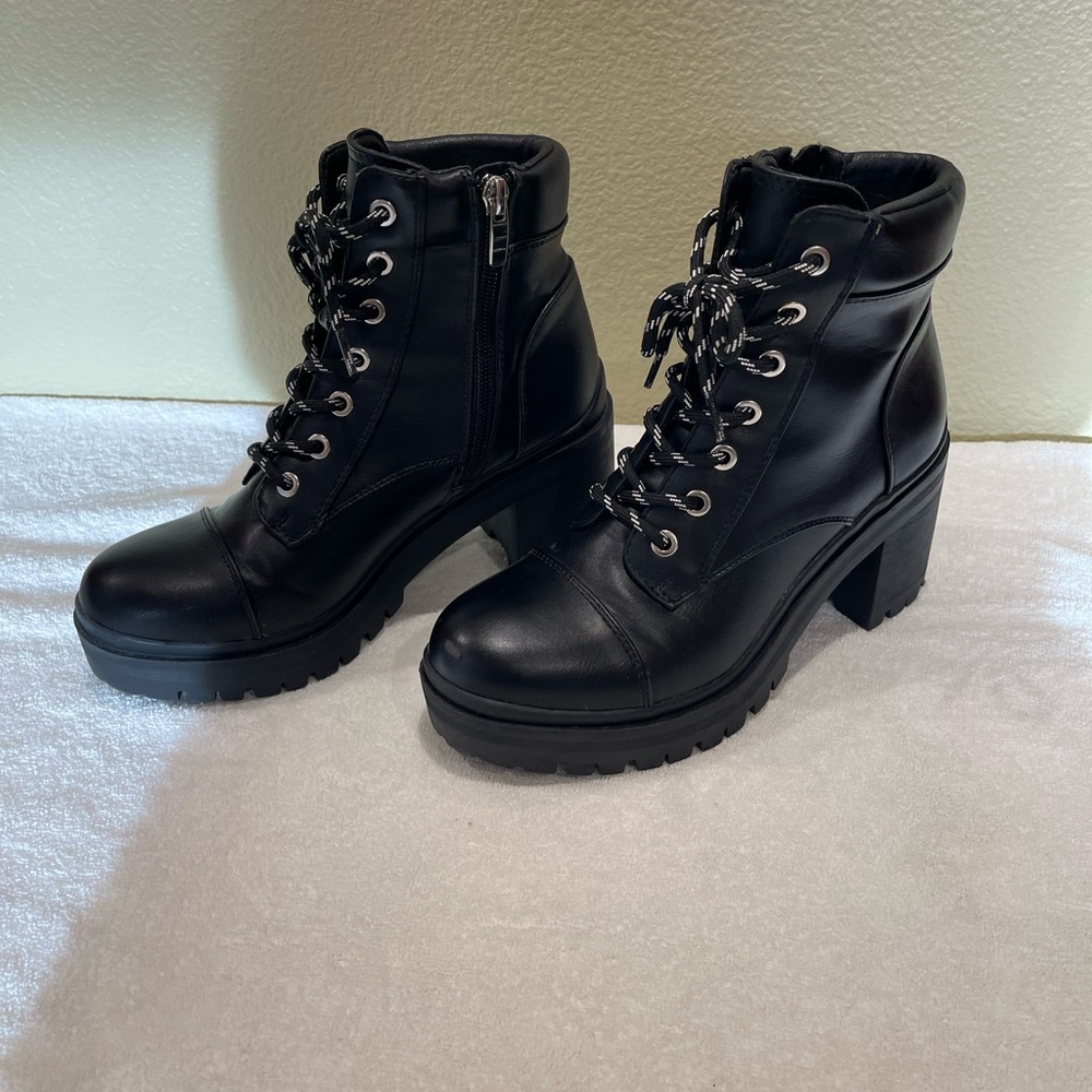 CLOSET CLOSEOUT SALE - Nine West Black Lace-Up Platform Block Heel Boots - Picture 3 of 12